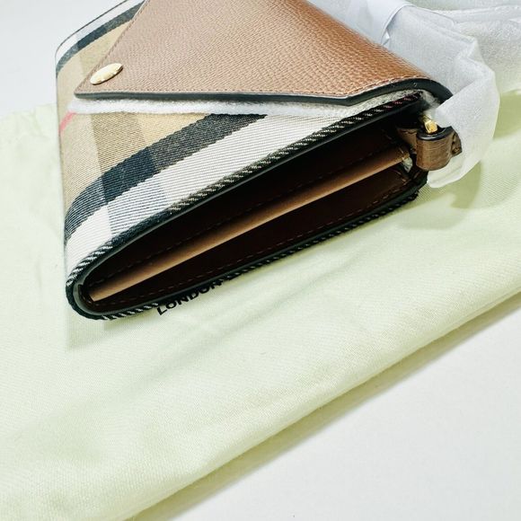 Burberry Hannah Envelope Wallet Crossbody Bag Nova Check Brown Tan NWT - Picture 7 of 15